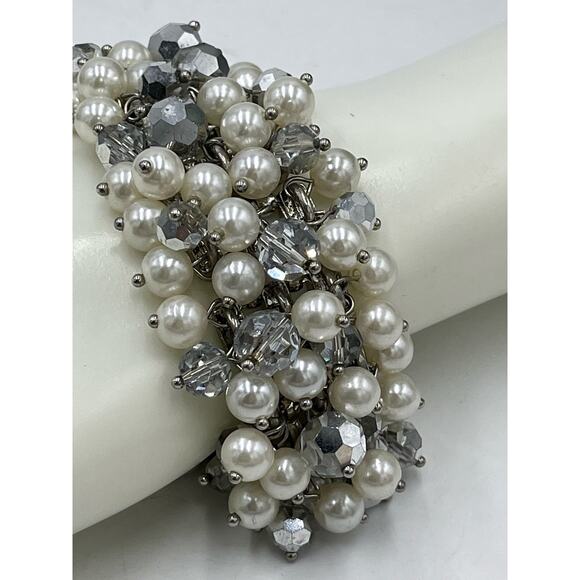 Womens Silver Tone Faux Pearl Silver Bead Cluster Cha Cha Dangle Bracelet - Picture 2 of 8